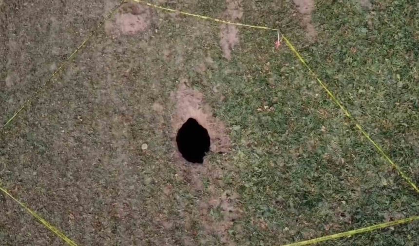 Pancar tarlasında obruk oluştu