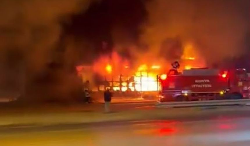 Sanayi sitesinde çıkan yangında 9 iş yeri kullanılamaz hale geldi