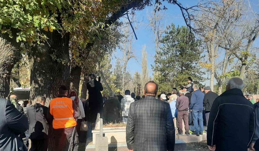 Ünlü şarkıcı Muazzez Abacı Ankara’da defnedildi