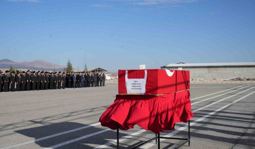 Vefat eden komutan için askeri tören düzenlendi