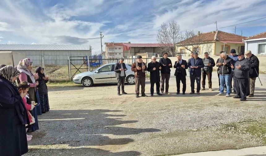 Çifteler'de umre yolcuları dualarla uğurlandı