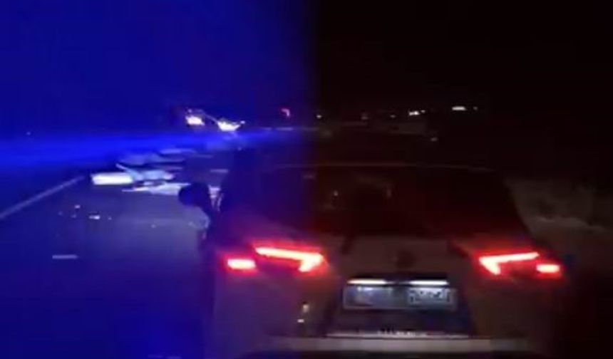 Çuval yüklü tırdan yola saçılan yükler trafiği aksattı