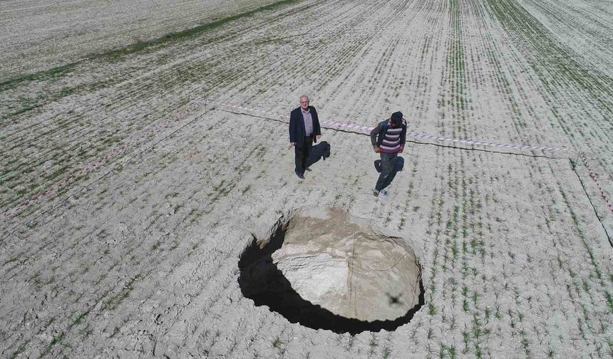 Kontrolsüz ve yoğun yeraltı suyu kullanımının bedeli: Ovadaki obruklar
