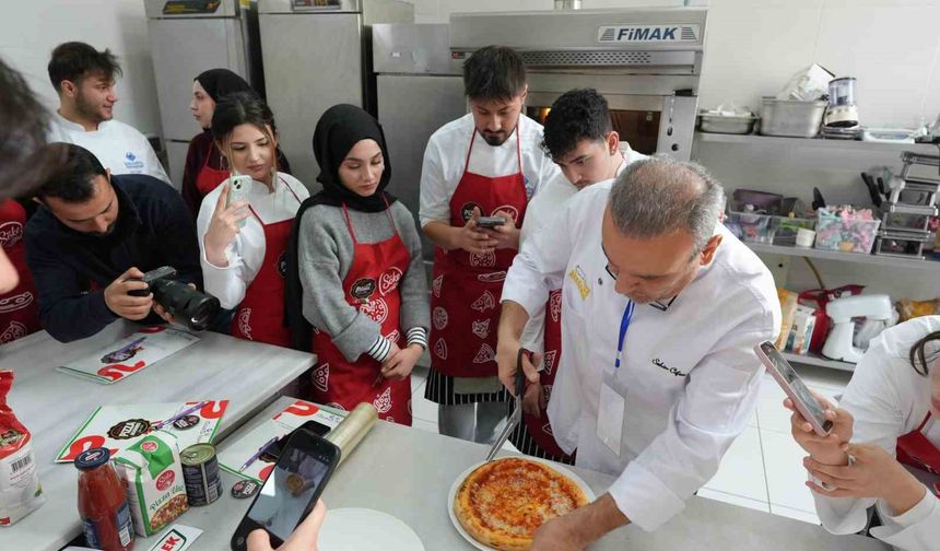 Şampiyon şeften uygulamalı pizza eğitimi