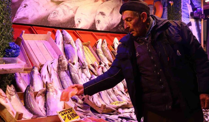 Soğuk havalar, balık tezgahlarını da vurdu