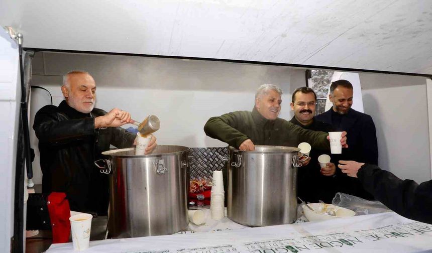 Yeni yılın ilk sabahında namazda buluştular
