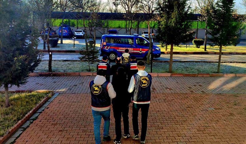 Aranan 2 şahıs JASAT'ın operasyonuyla yakalandı