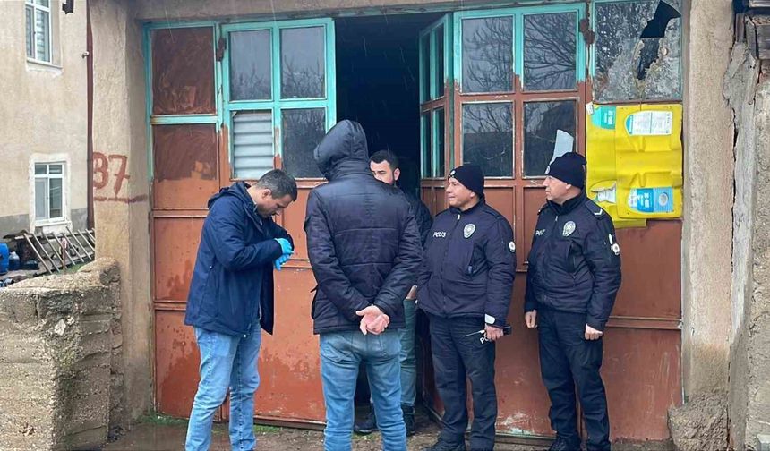 Evinin deposunda silahla vurulmuş halde bulunan şahıs kurtarılamadı