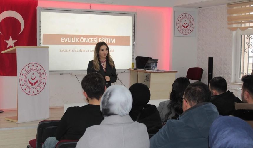 Genç çiftlere evlilik öncesi eğitim veriliyor