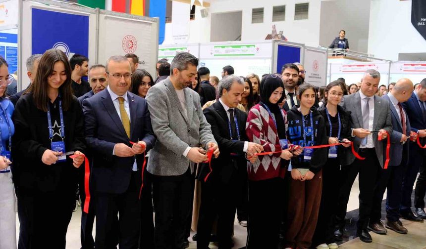Lise öğrencilerinin projeleri Anadolu Üniversitesi ev sahipliğinde sergileniyor