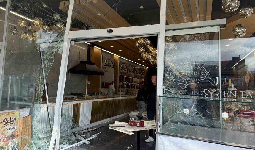 Otomobilin dükkana girmesiyle ilgili konuşan çalışan o anları anlattı