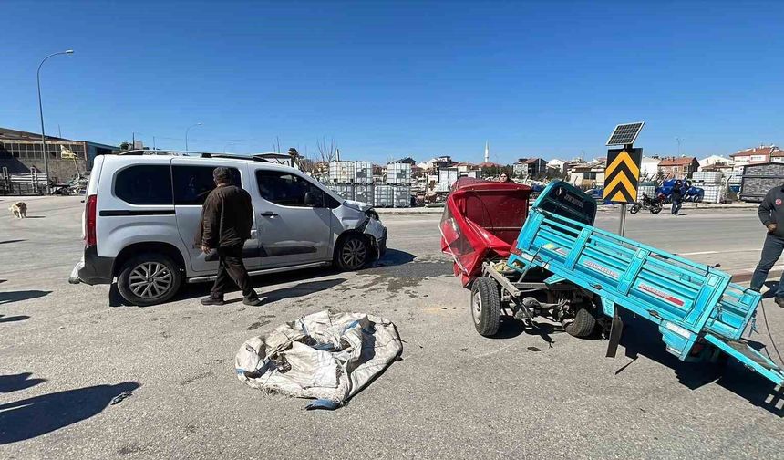 Bir kişinin ağır yaralandığı kaza anı kamerada