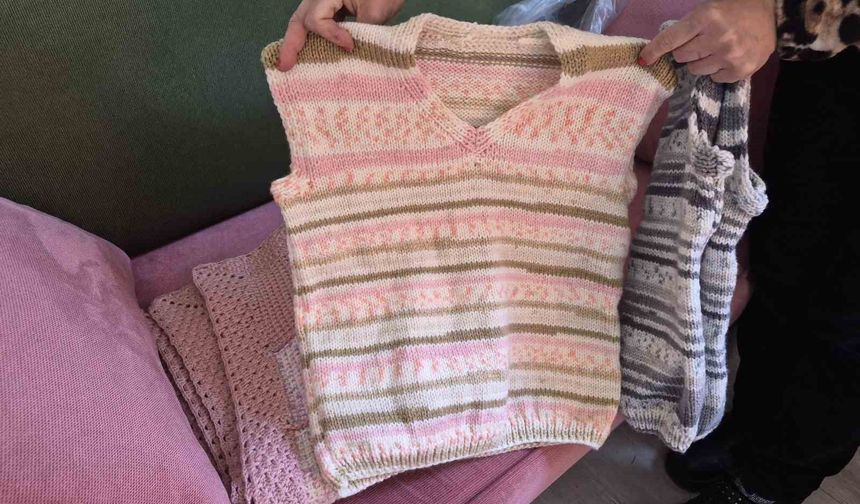 Kadınların ördüğü bebek kıyafetleri ihtiyaç sahibi ailelere hediye ediliyor
