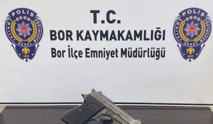 Silah ve çalıntı motosiklet ele geçirildi