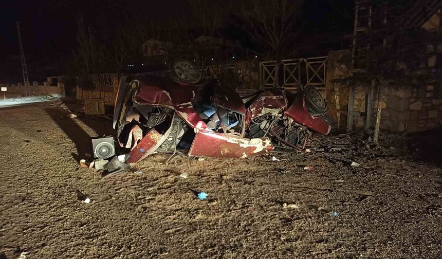 Takla atan otomobil hurdaya döndü, 2 kişi ağır yaralandı