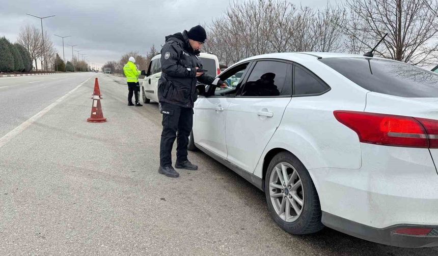 Uyuşturucu ve ruhsatsız silahlar ele geçirildi: 12 tutuklama