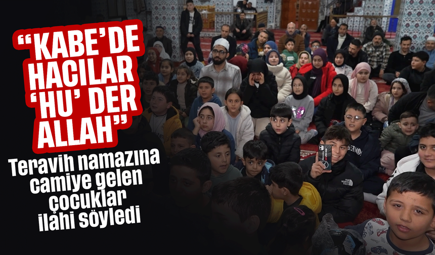 Teravih namazına camiye gelen çocuklar ilahi söyledi