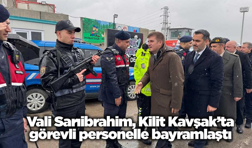 Vali Sarıibrahim, Kilit Kavşak’ta görevli personelle bayramlaştı