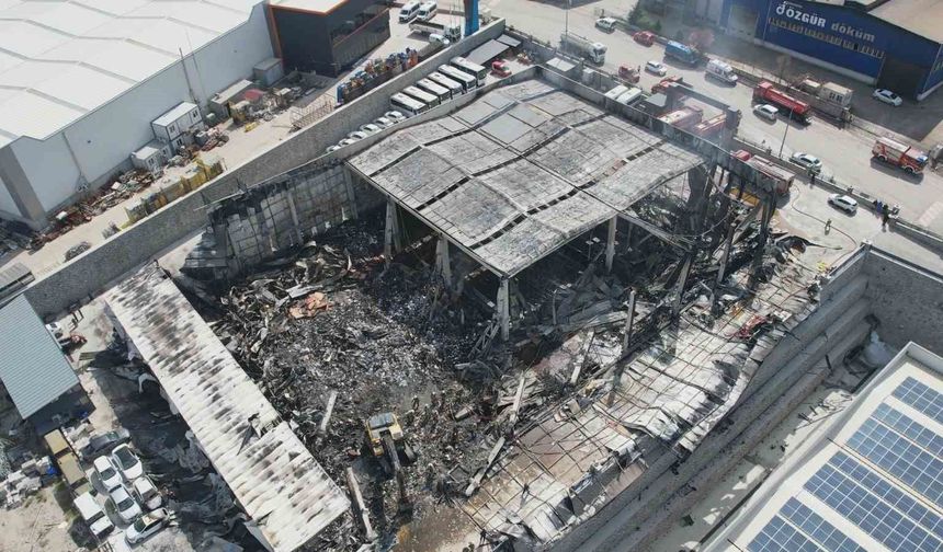 Fabrika yangınının neden olduğu hasar gün aydınlanınca ortaya çıktı