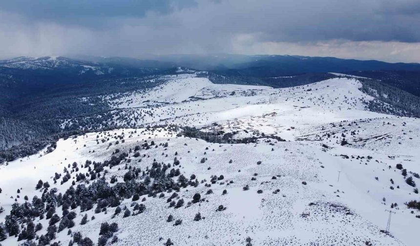 Kar manzarası için 2 bin 77 metreye çıkıyorlar