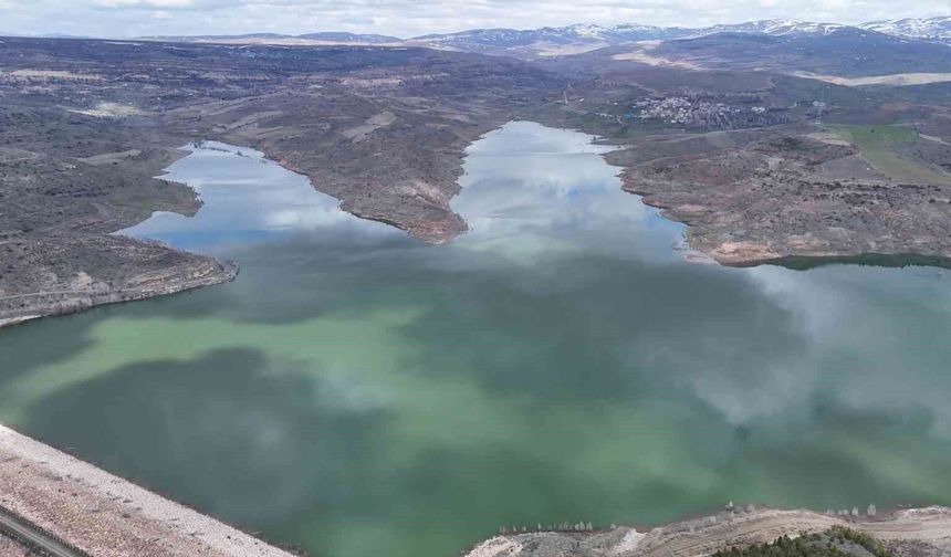 Kuruma noktasına gelen göl, üç ayda doldu taştı