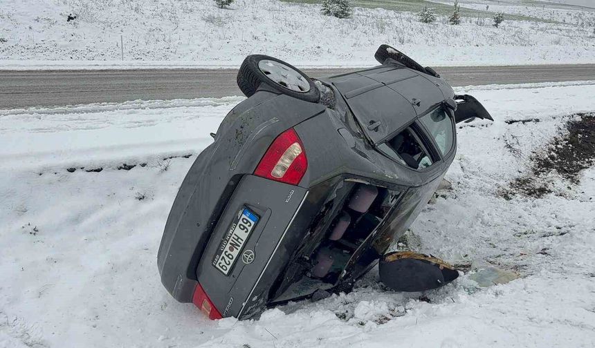 Otomobil yan yattı: 4 yaralı