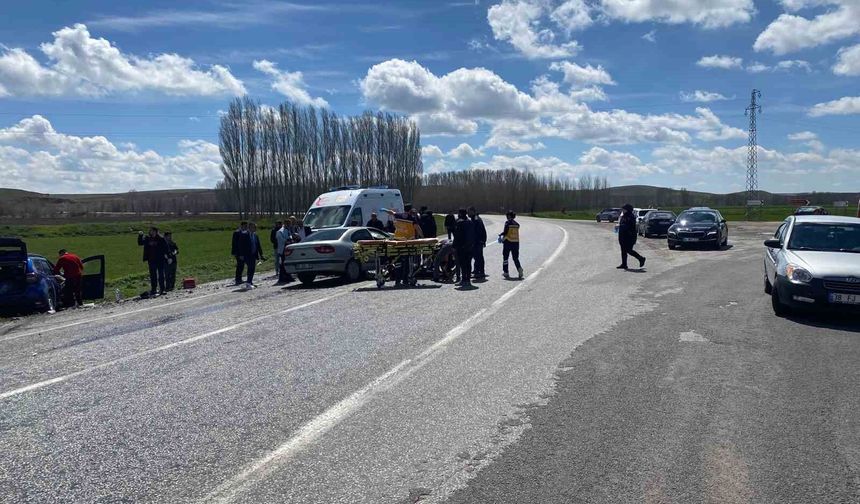 Otomobiller çarpıştı 4 kişi yaralandı