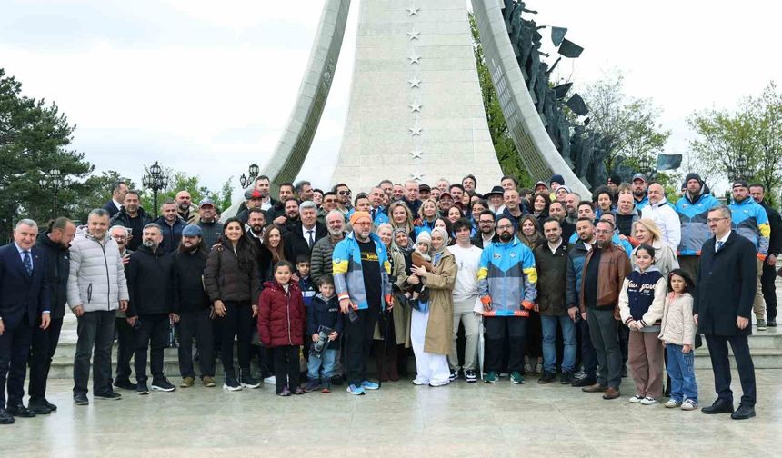 Cumhurbaşkanı Erdoğan, Doğu-Batı Dostluk ve İpek Yolu Rallisi'ne katılan grubu uğurladı