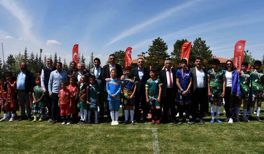 Kırsaldaki çocuklar yeşil sahada buluştu
