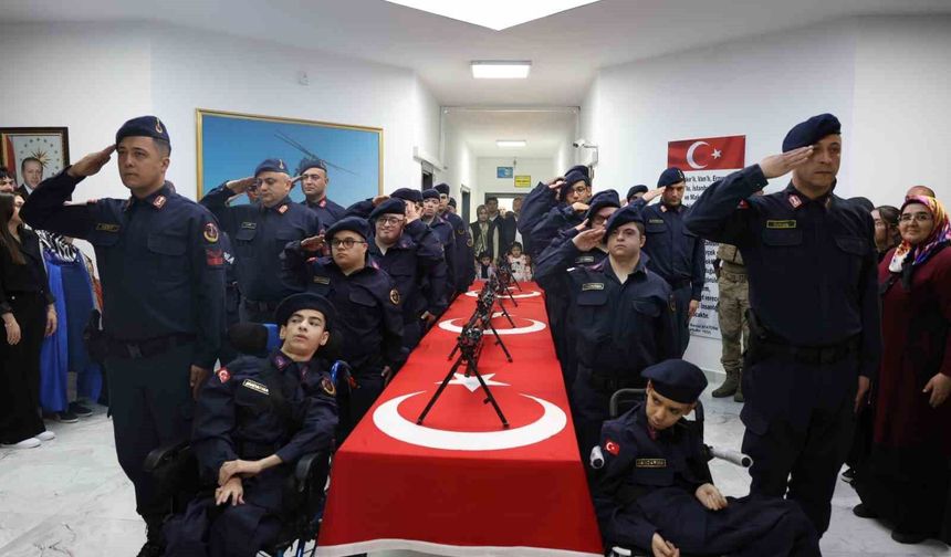 Özel ihtiyaç gençler için temsili askerlik heyecanı
