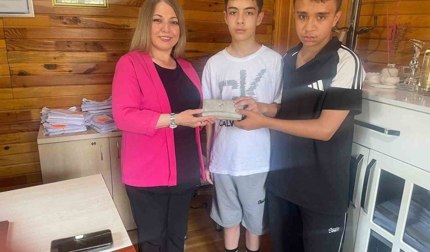 Çocuklardan örnek davranış