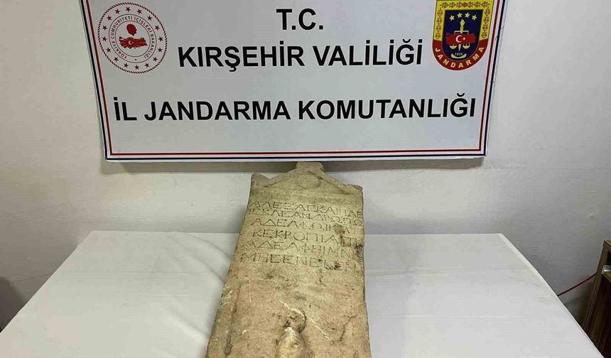 Roma dönemine ait mezar taşı ele geçirildi