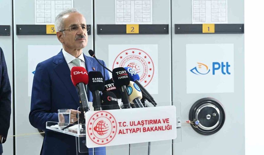 Bakan Uraloğlu: 'NATO Zirvesi anısına hazırlanan anma pulu ve ilkgün zarfını tedavüle sunduk'