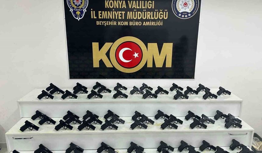 Durdurulan araçta 70 adet kaçak tabanca bulundu