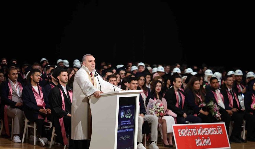 ERÜ'de 702 mühendis mezun oldu
