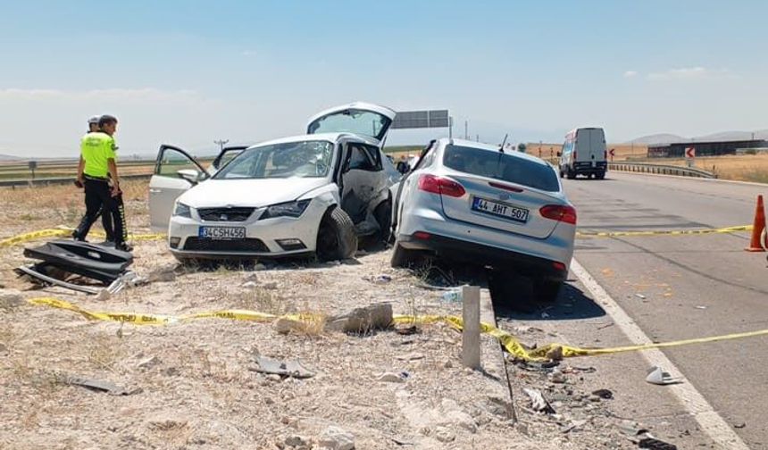 Feci kaza: 2 ölü, 9 yaralı