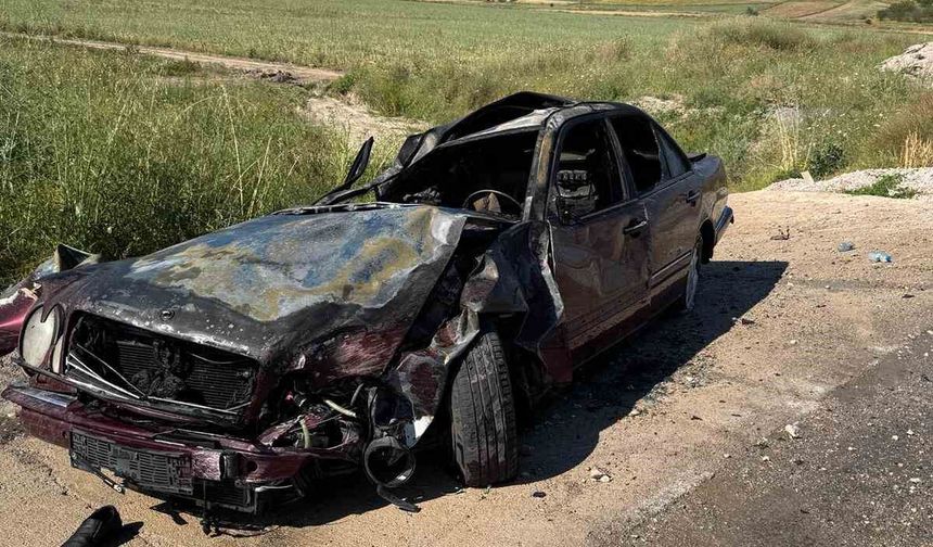 Yozgat'ta devrilen otomobil yandı: 1 ölü, 3 yaralı