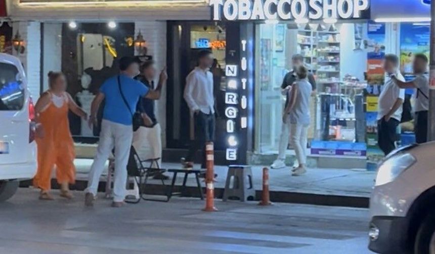 Caddede 'Kafanı keserim' diyerek tehdit etti