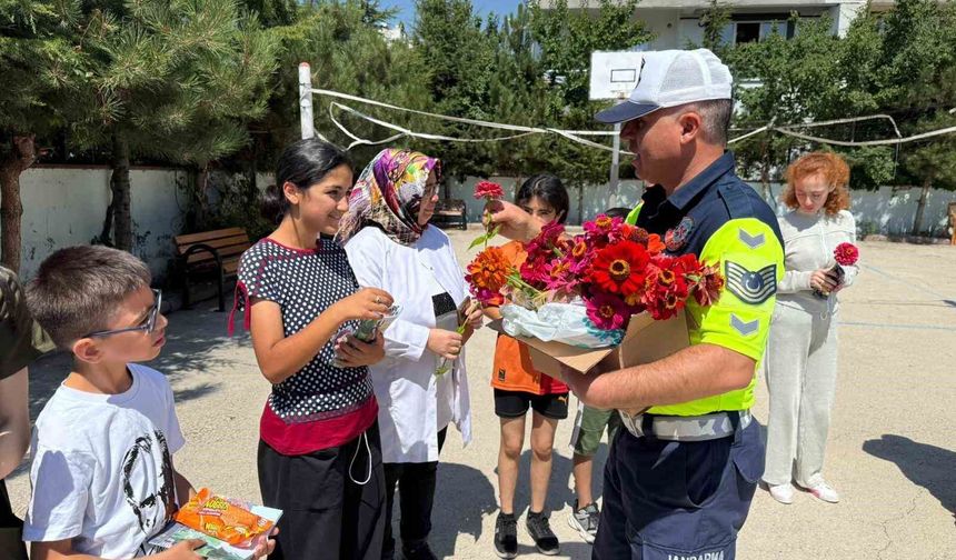 Jandarmadan öğrencilere trafik eğitimi