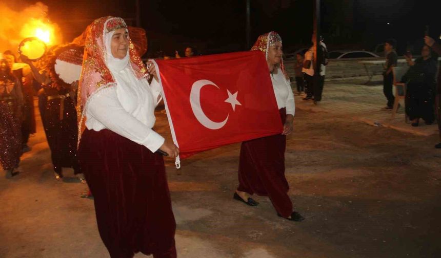 Kadınlar şalvarlarını giydi, doyasıya eğlendi