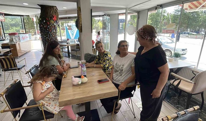 Kesmeye kıyamadığı salkım söğüdü, işletmenin simgesi oldu