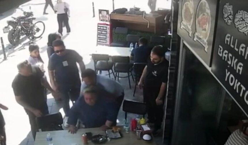Nefes borusuna ekmek parçası kaçan kadını, polis Heimlich manevrasıyla kurtardı