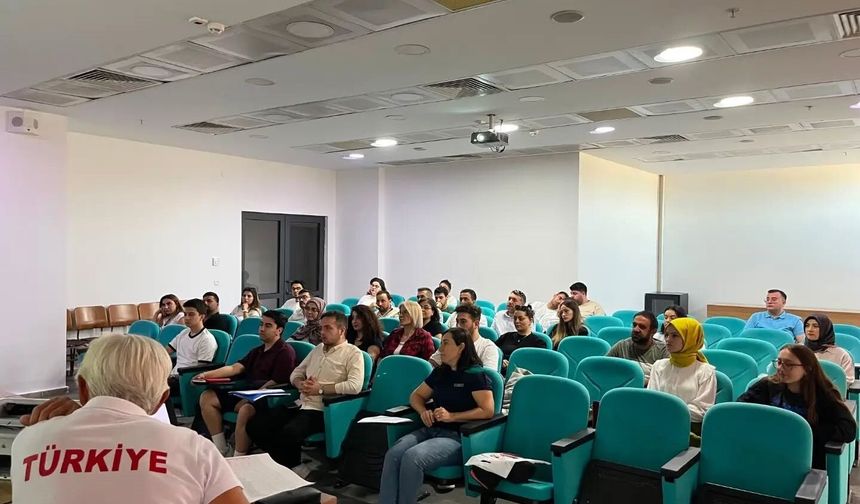 Sivas'ta 'yüzme'de aday hakem kursu başladı