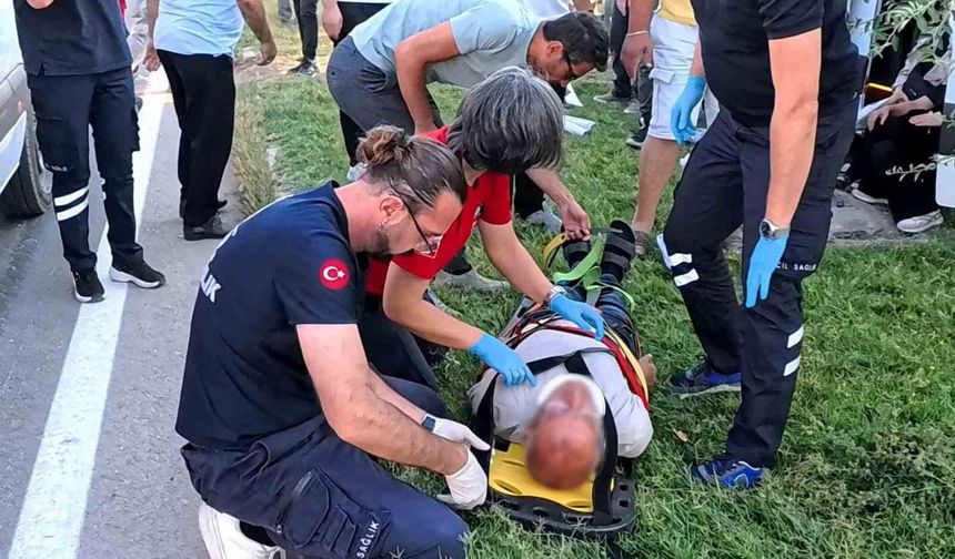 Sürücü rahatsızlandı, servis minibüsü refüje çıktı: 6 yaralı