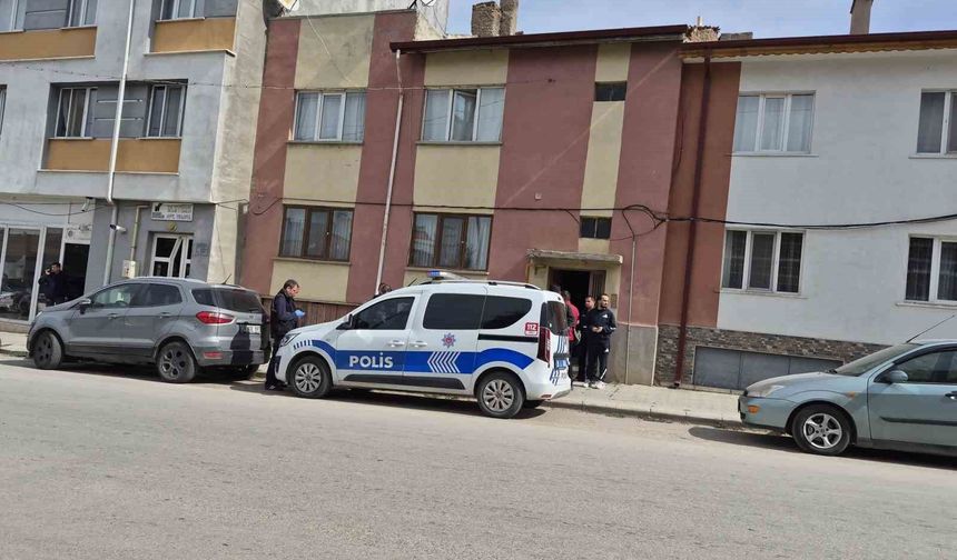 52 yaşındaki adam merdivenin altında ölü bulundu