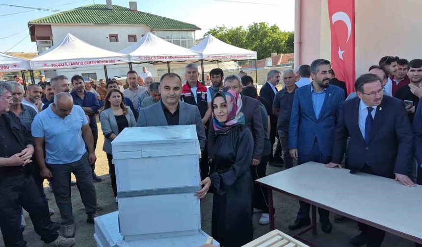 Arıcılara hibe destekli kovan dağıtımı yapıldı