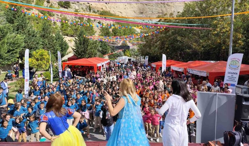 Çocuk Şenliği'nden renkli görüntüler