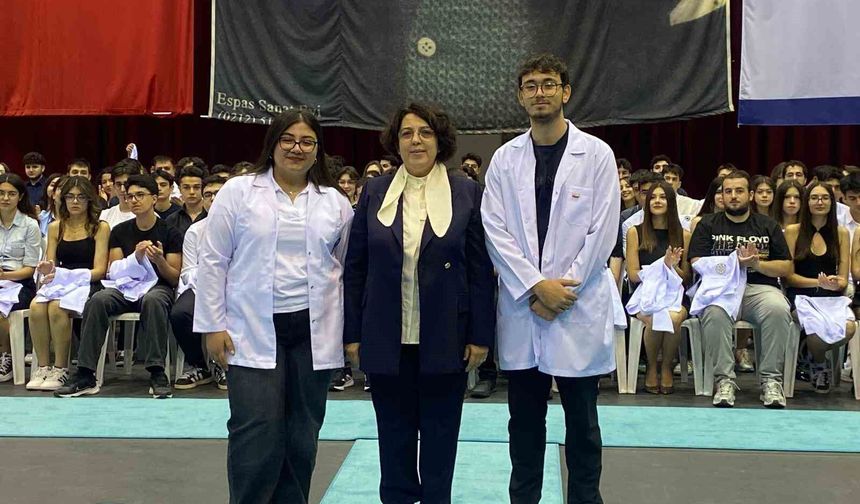 Geleceğin hekimleri beyaz önlüklerini giydi