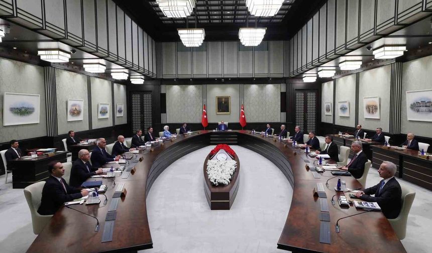 Kabine Toplantısı, Cumhurbaşkanı Recep Tayyip Erdoğan'ın başkanlığında Beştepe'de başladı.