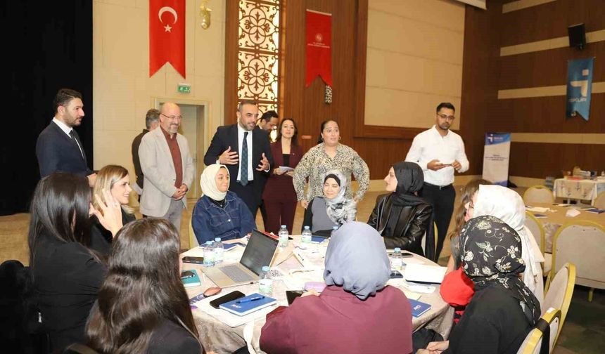 Konya'da gençler ve iş dünyası aynı masada buluştu